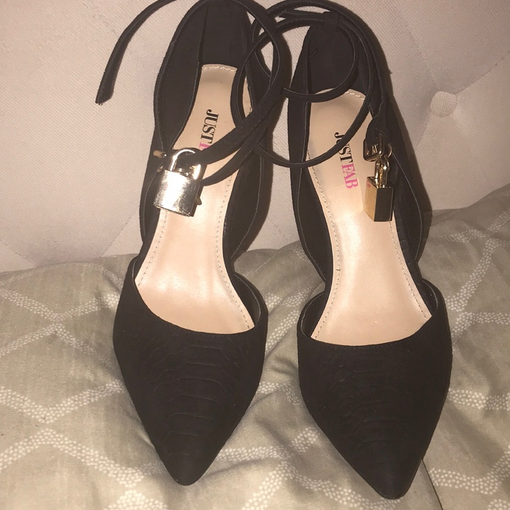 Black Stilleto heels Just Fab